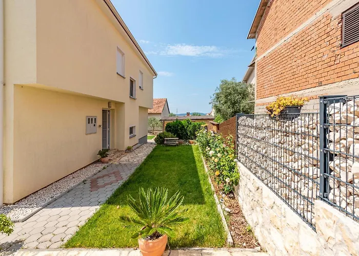 Awesome In With Wifi Apartment Zadar