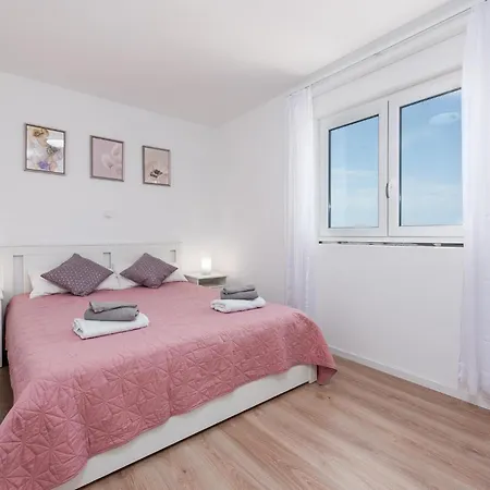 Apartamento Beautiful In With Wifi